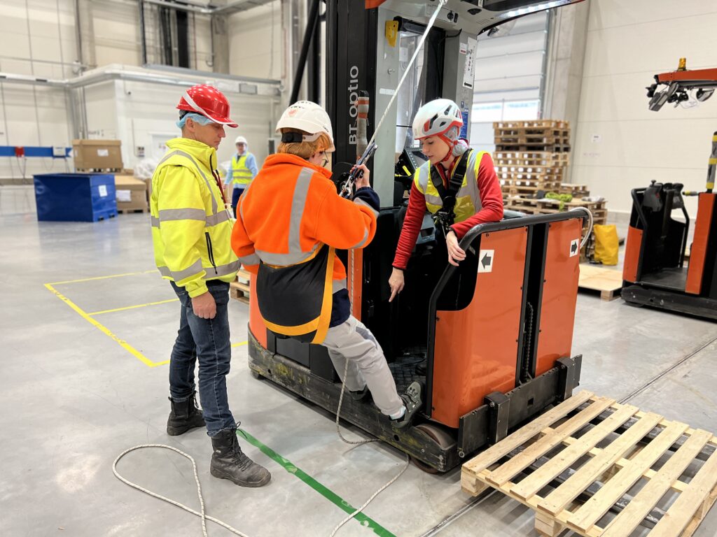 Priebeh školenia u zákazníka s odbornými školiteľmi z BOZPO