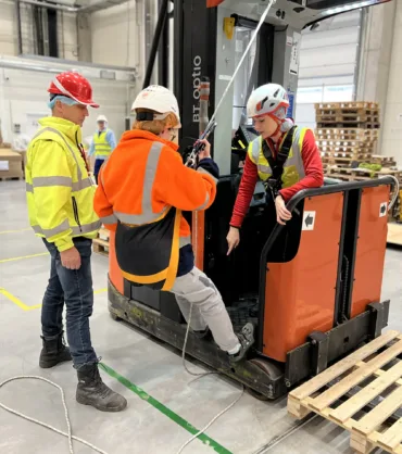 Priebeh školenia u zákazníka s odbornými školiteľmi z BOZPO